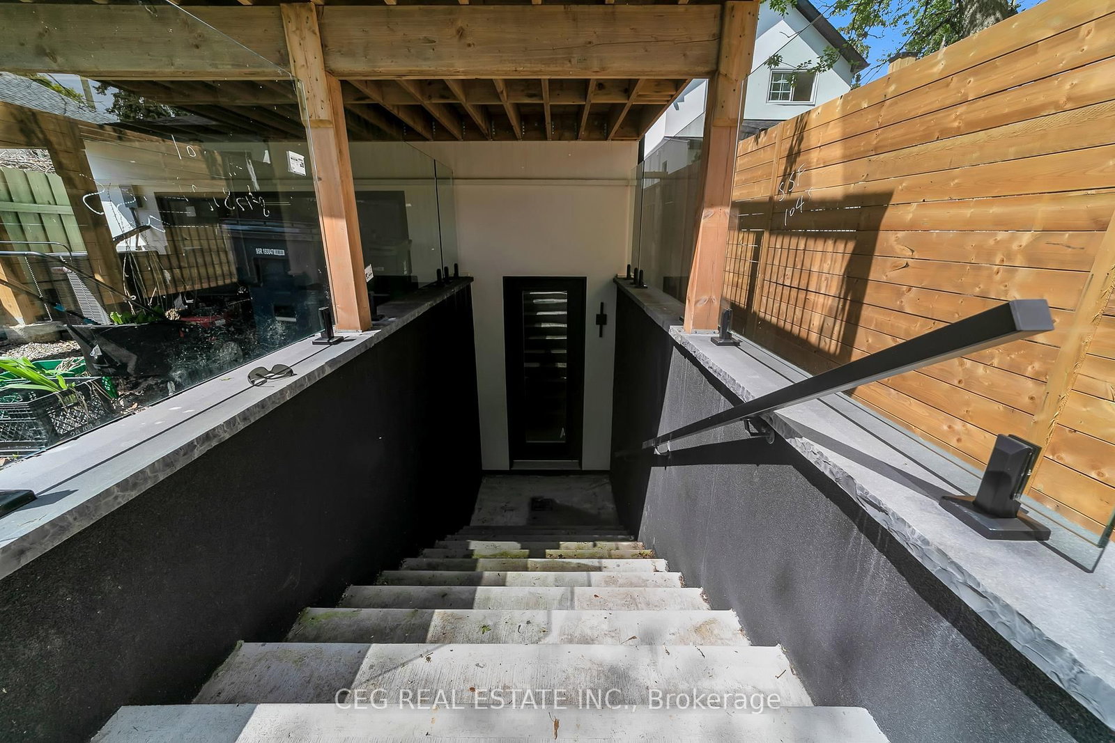 21 Sixteenth Street • Toronto, ON photo 8