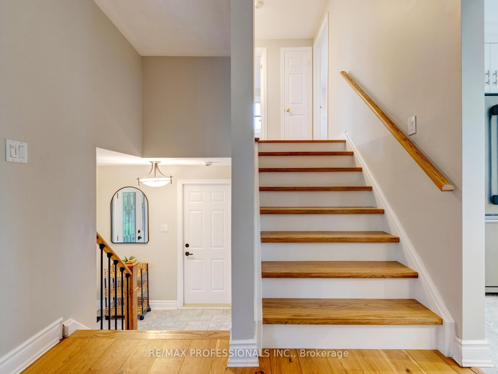 652 Meadow Lane • Burlington, ON photo 17