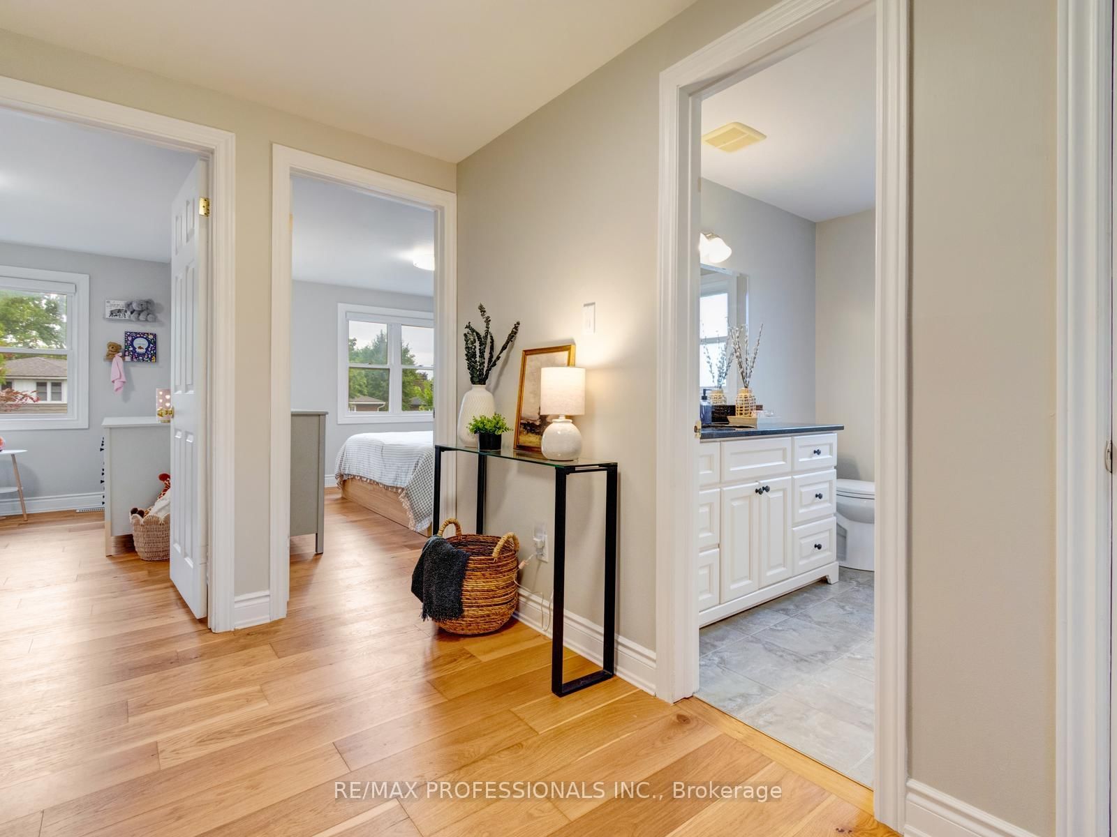 652 Meadow Lane • Burlington, ON photo 18