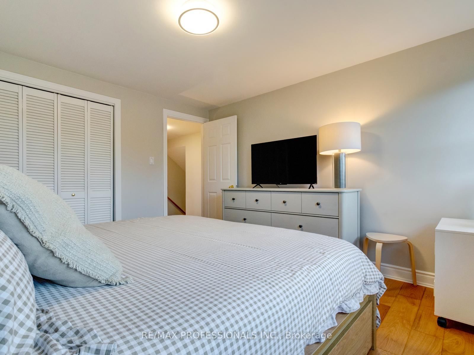 652 Meadow Lane • Burlington, ON photo 21
