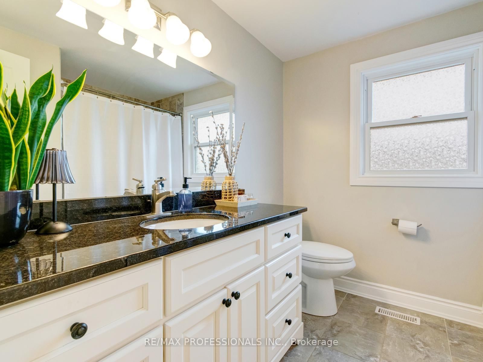652 Meadow Lane • Burlington, ON photo 22