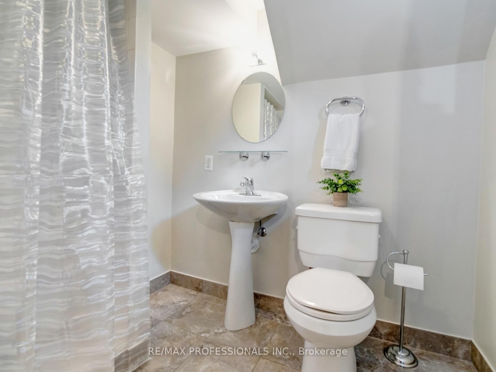 652 Meadow Lane • Burlington, ON photo 33