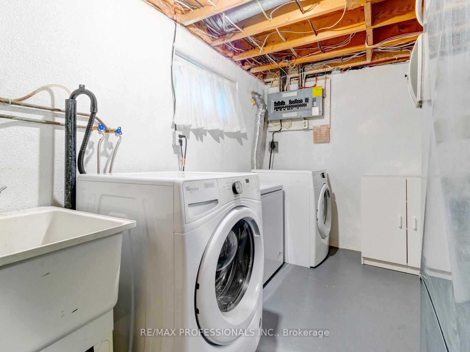 652 Meadow Lane • Burlington, ON photo 35