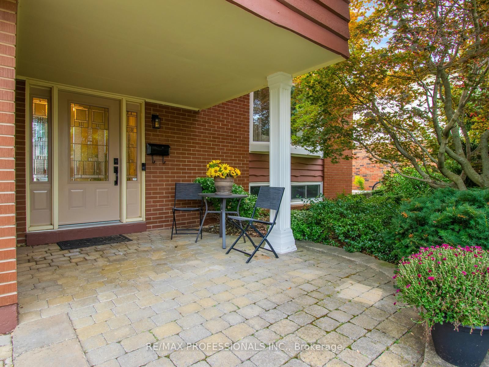 652 Meadow Lane • Burlington, ON photo 4