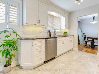 652 Meadow Lane • Burlington, ON photo 9