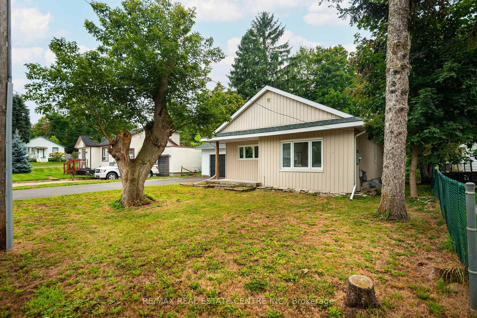 23 Third Street • Orangeville, ON photo 3