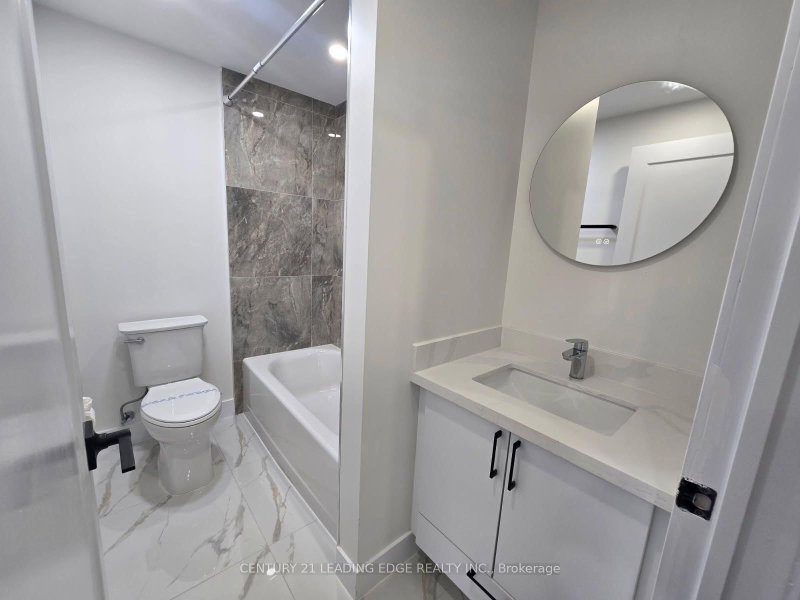 3030 DUNDAS St photo 3