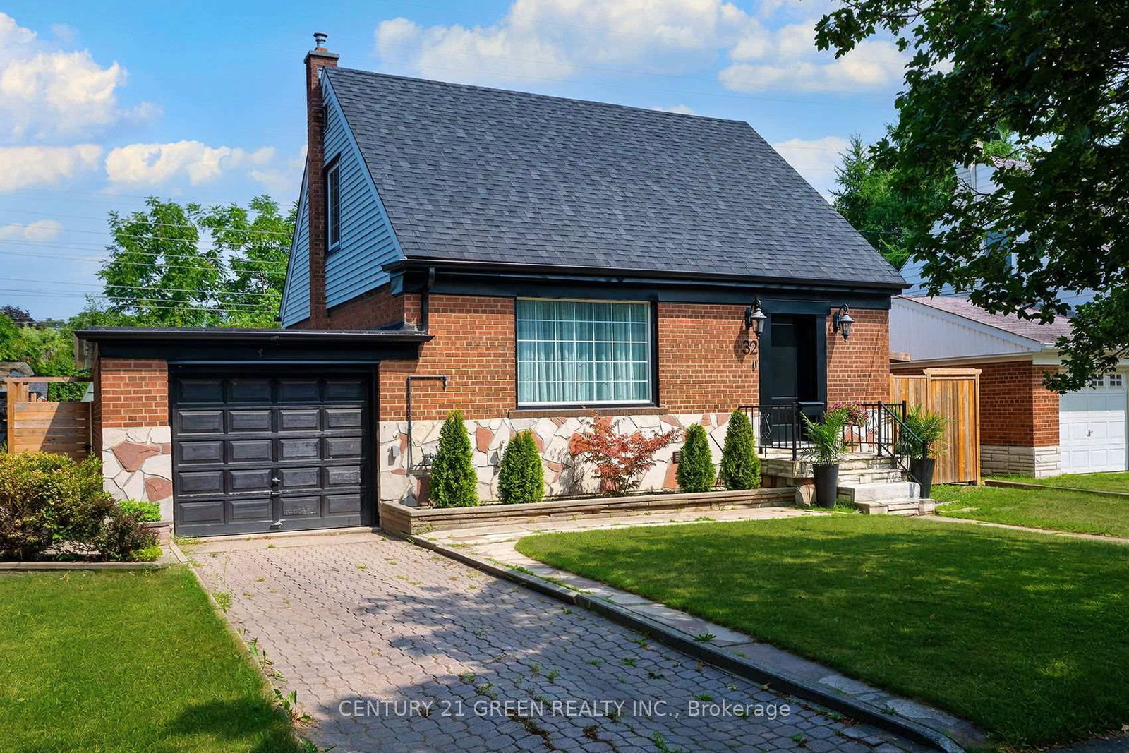 32 Castlebar Road • Toronto, ON photo 1