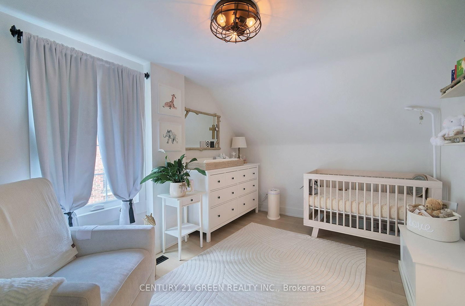 32 Castlebar Road • Toronto, ON photo 14