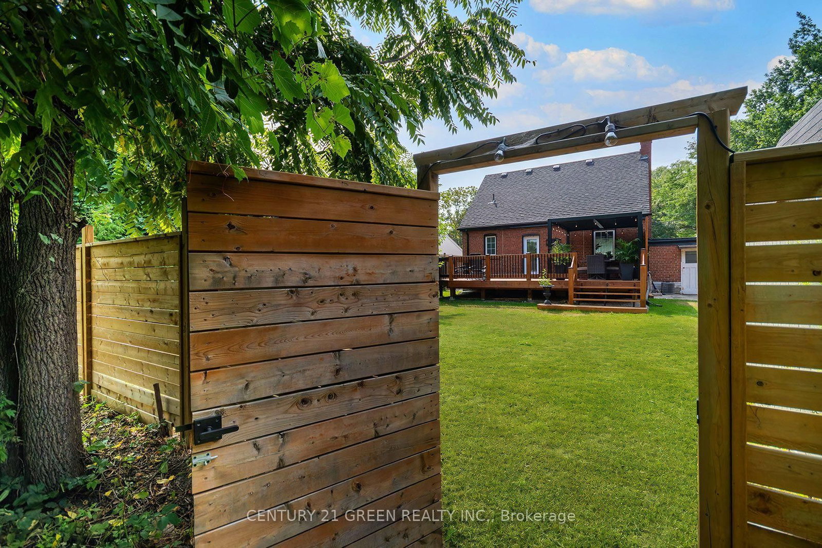 32 Castlebar Road • Toronto, ON photo 16