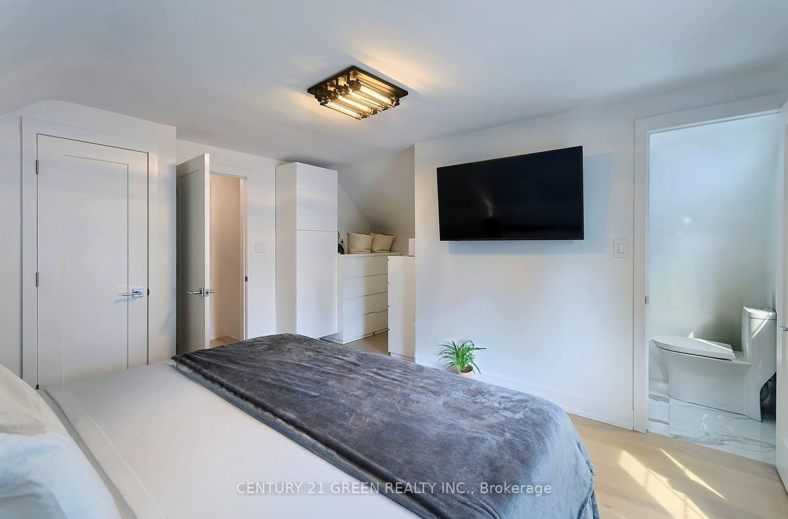 32 Castlebar Road • Toronto, ON photo 21