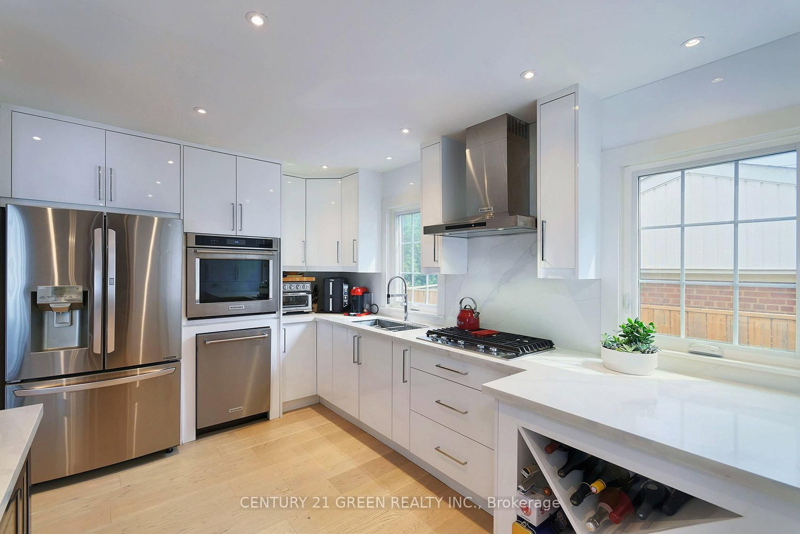 32 Castlebar Road • Toronto, ON photo 5