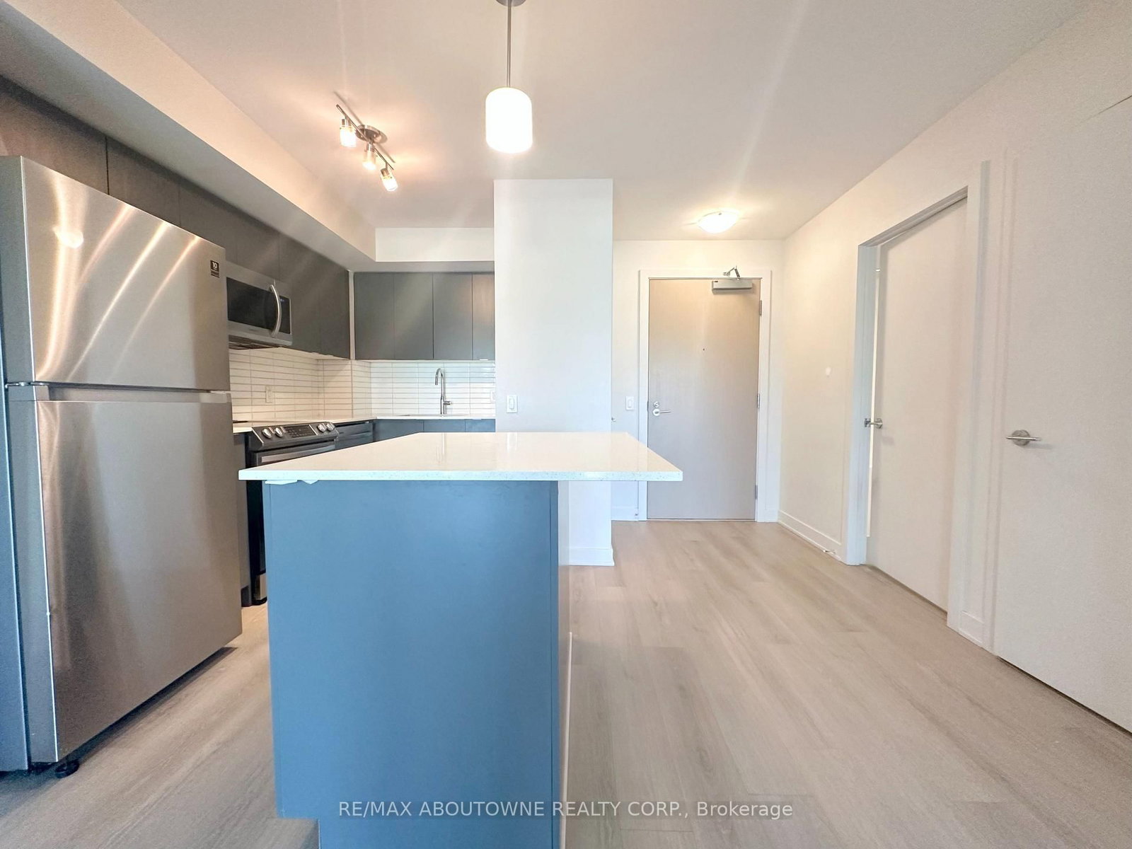 311 - 3385 Dundas Street W, Toronto 2