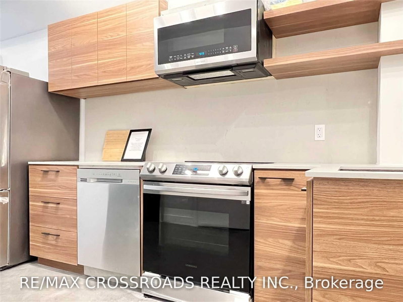 1B - 3333 Dundas Street W