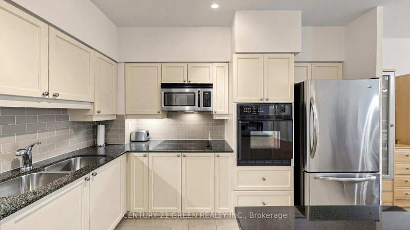 830 Scollard Mississauga,ON L5V 0A2 — Photo 13