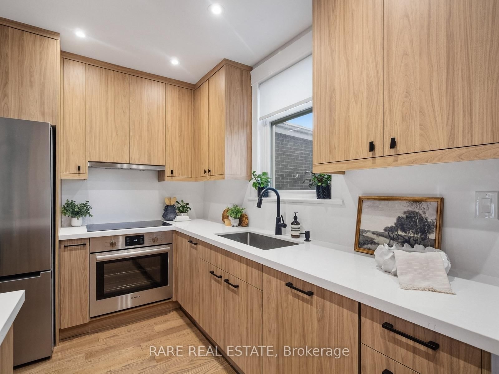 12 Herman Avenue • Toronto, ON photo 10