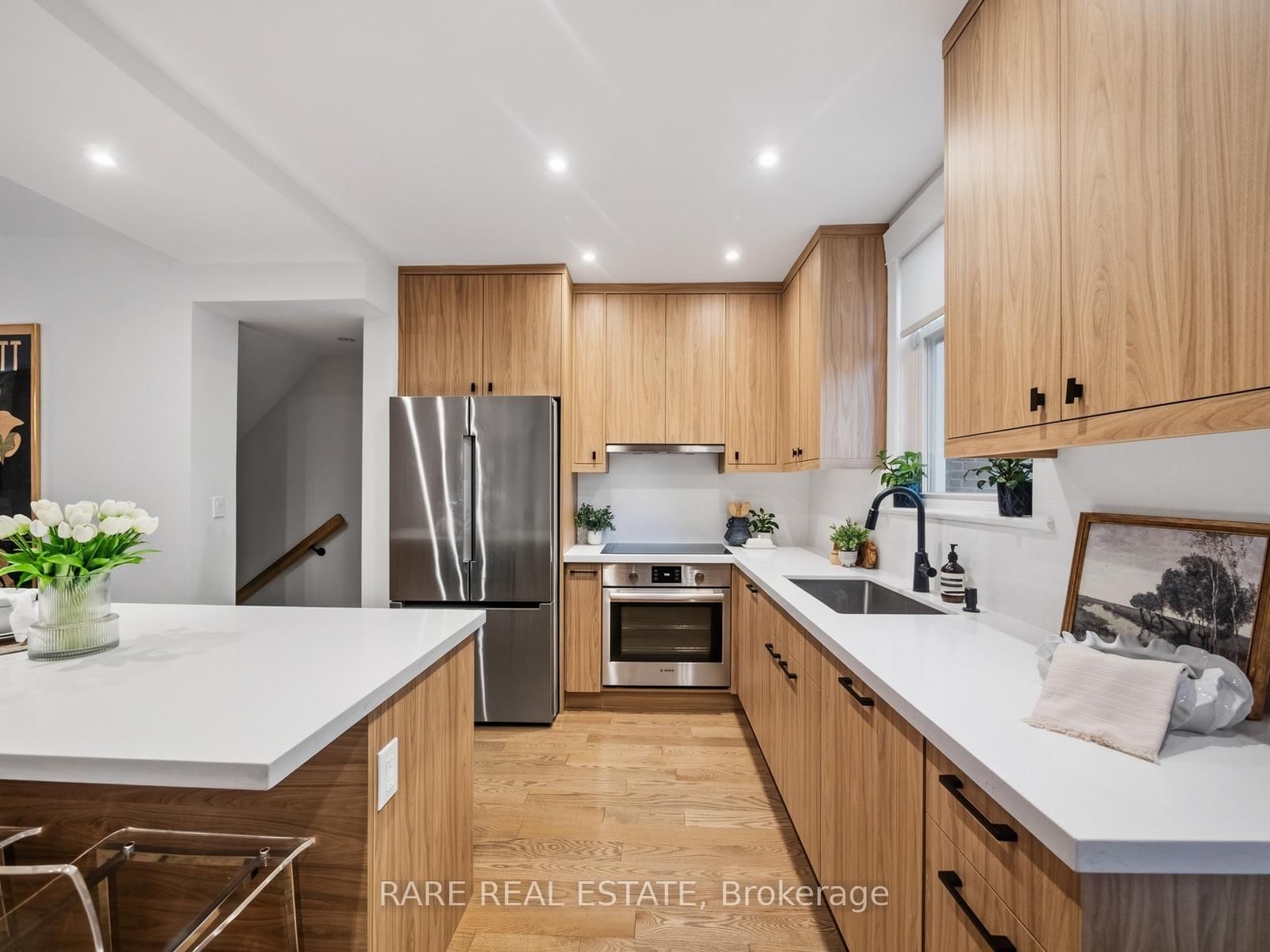 12 Herman Avenue • Toronto, ON photo 9