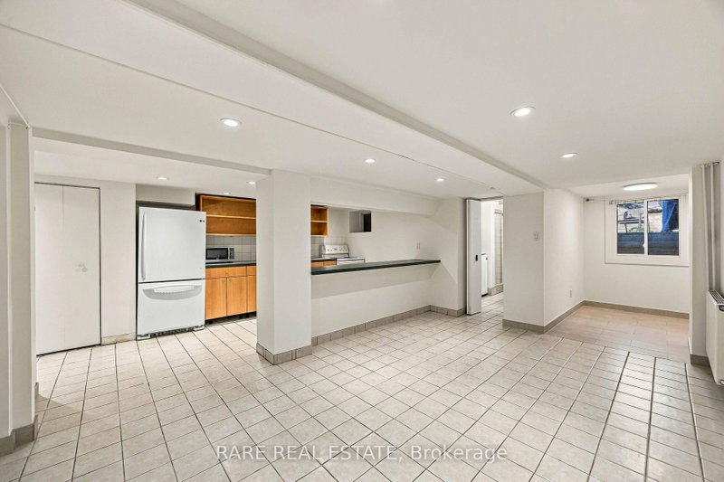 1 - 152 Sunnyside Avenue