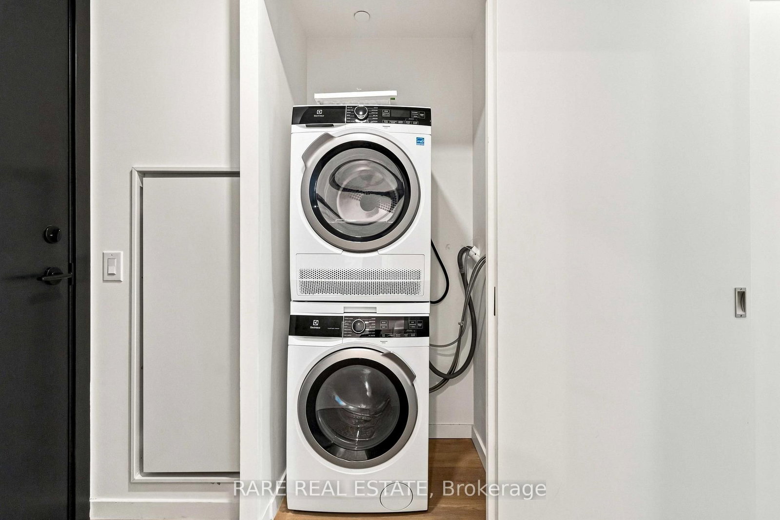 689 The Queensway • #330 • Toronto, ON photo 8