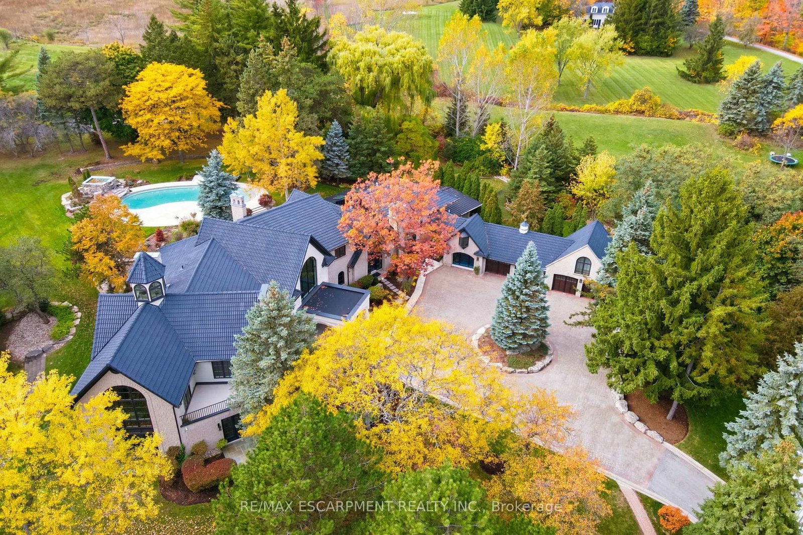 3320 Guelph Line • Burlington, ON photo 1