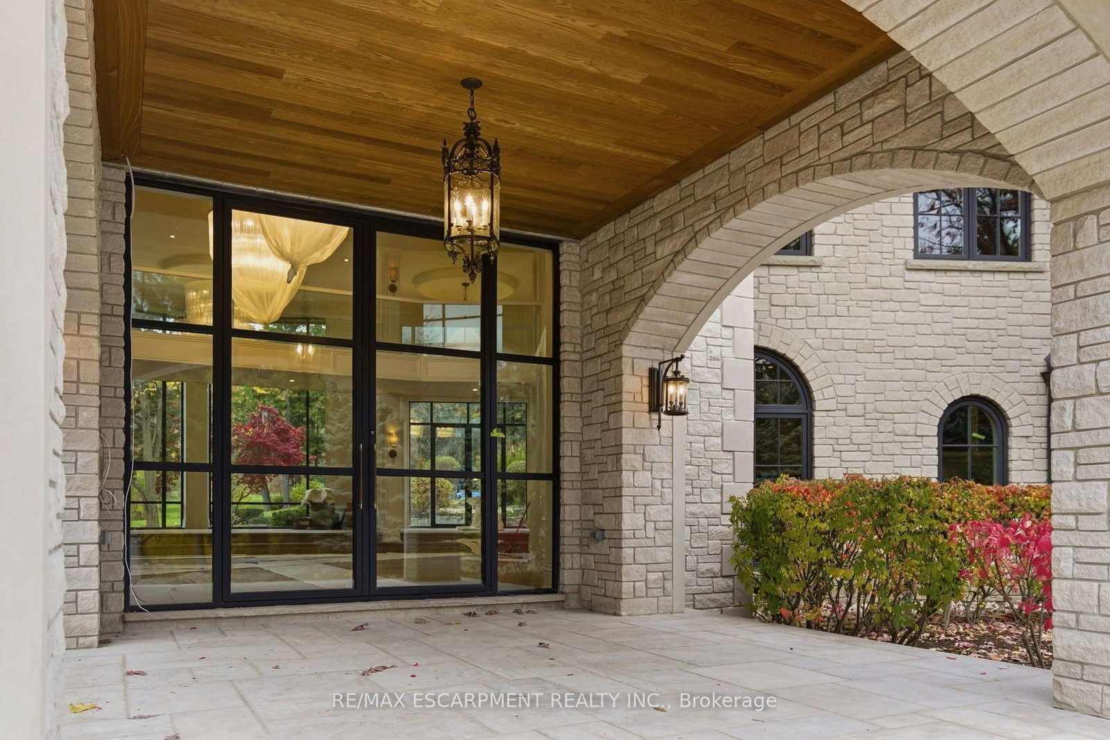 3320 Guelph Line • Burlington, ON photo 4