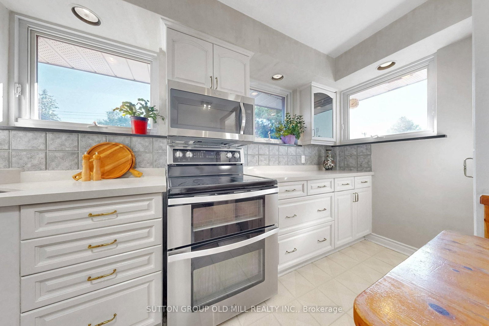 4 Ravenscrest Toronto,ON M9B 5M7 — Photo 10