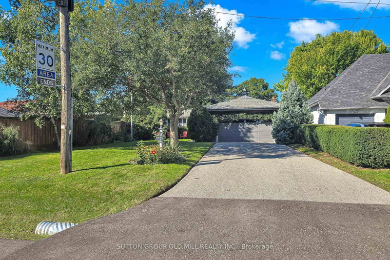 4 Ravenscrest Drive
