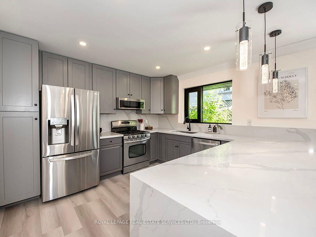 35 Fernalroy Boulevard • Toronto, ON photo 16