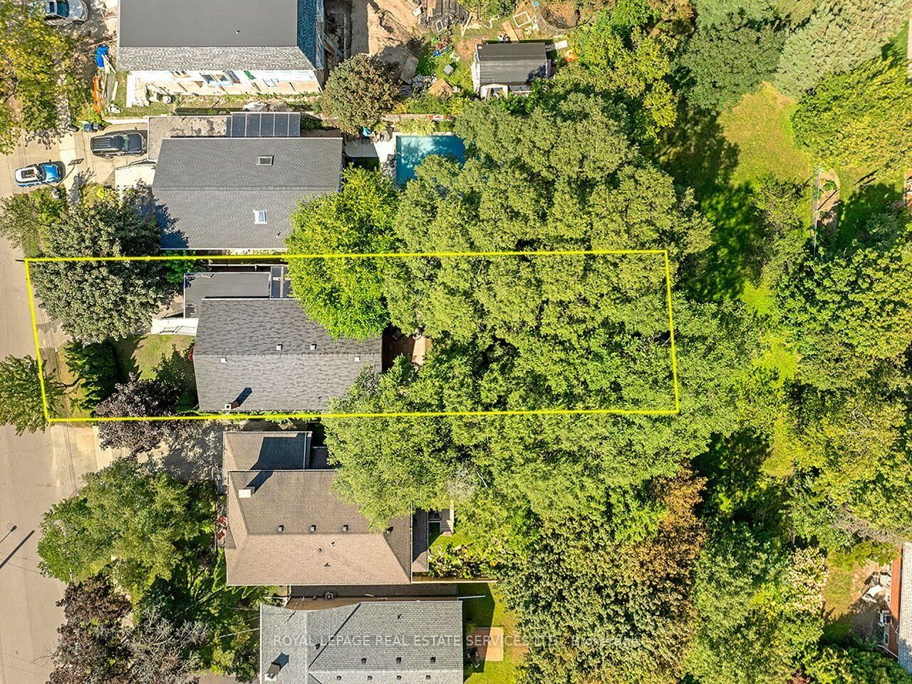 35 Fernalroy Boulevard • Toronto, ON photo 4