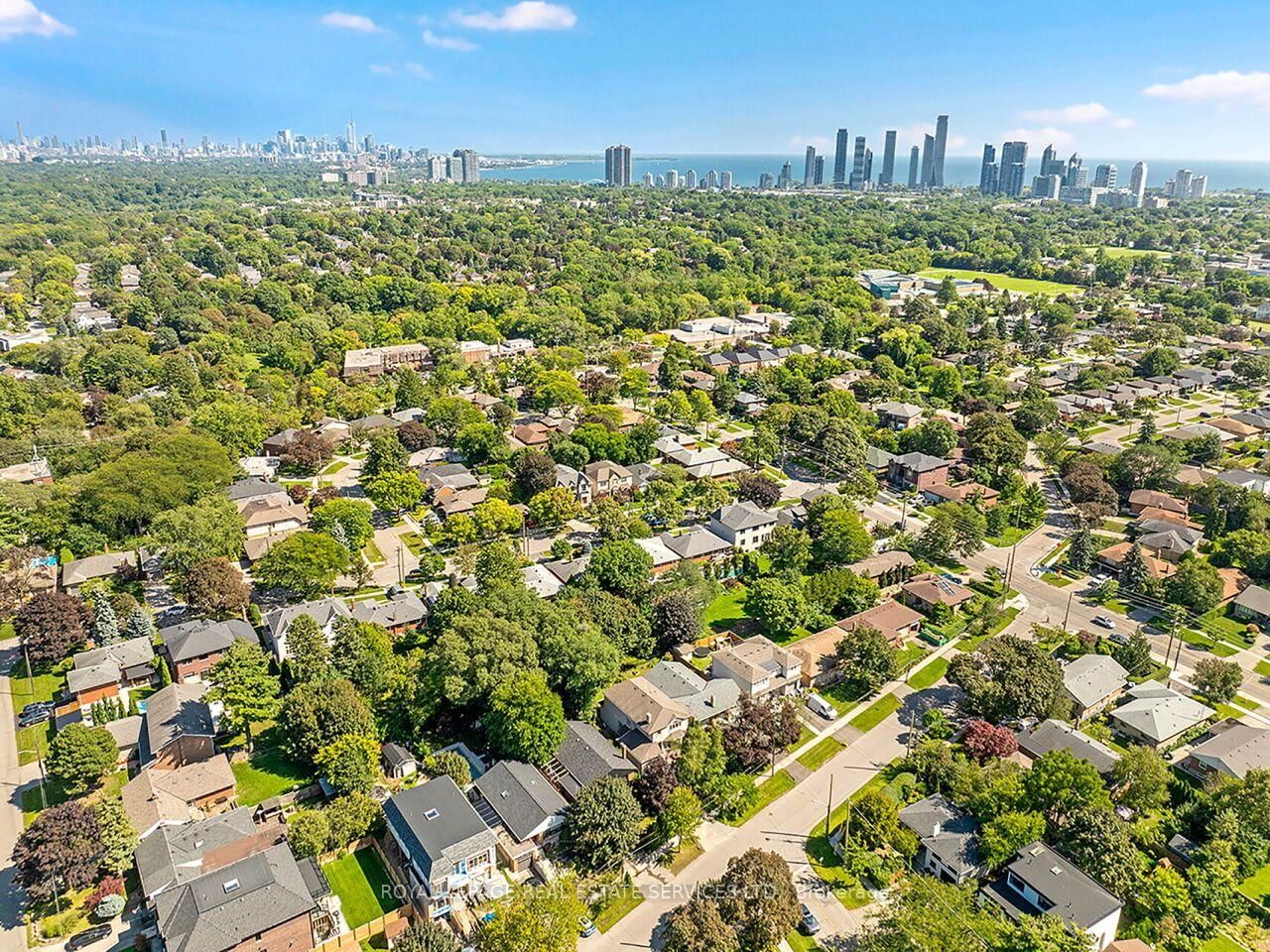 35 Fernalroy Boulevard • Toronto, ON photo 48
