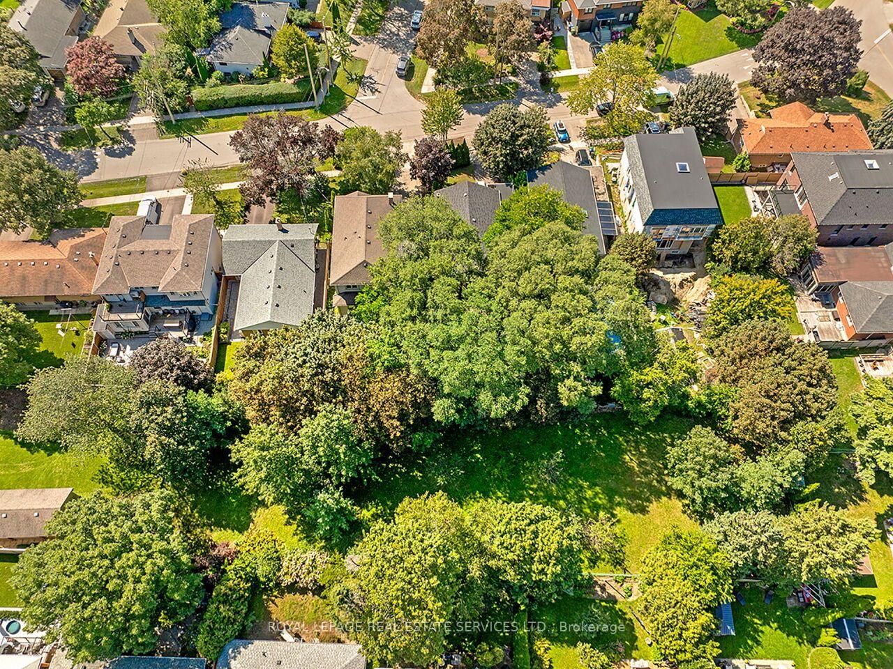 35 Fernalroy Boulevard • Toronto, ON photo 50