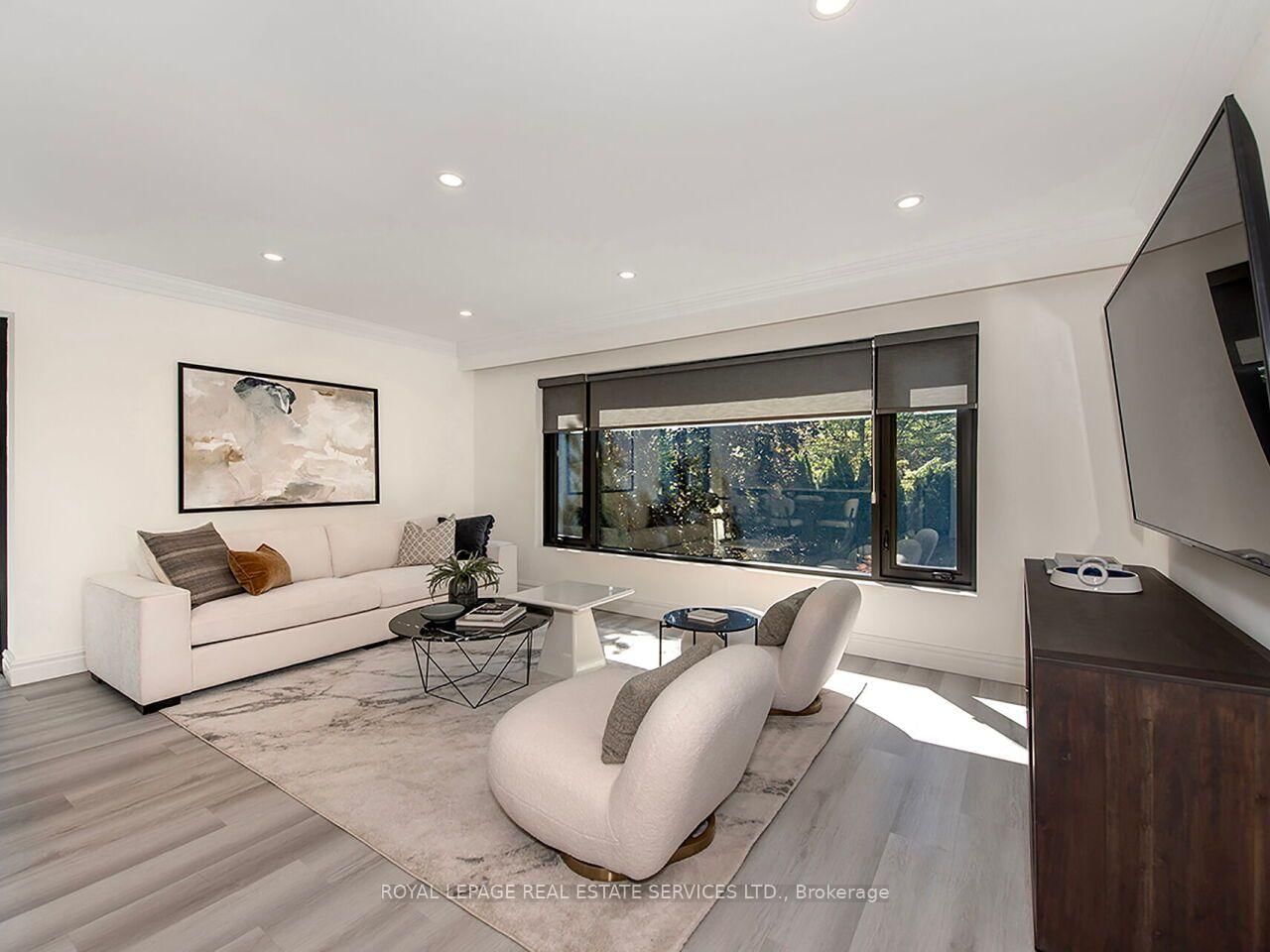 35 Fernalroy Boulevard • Toronto, ON photo 7