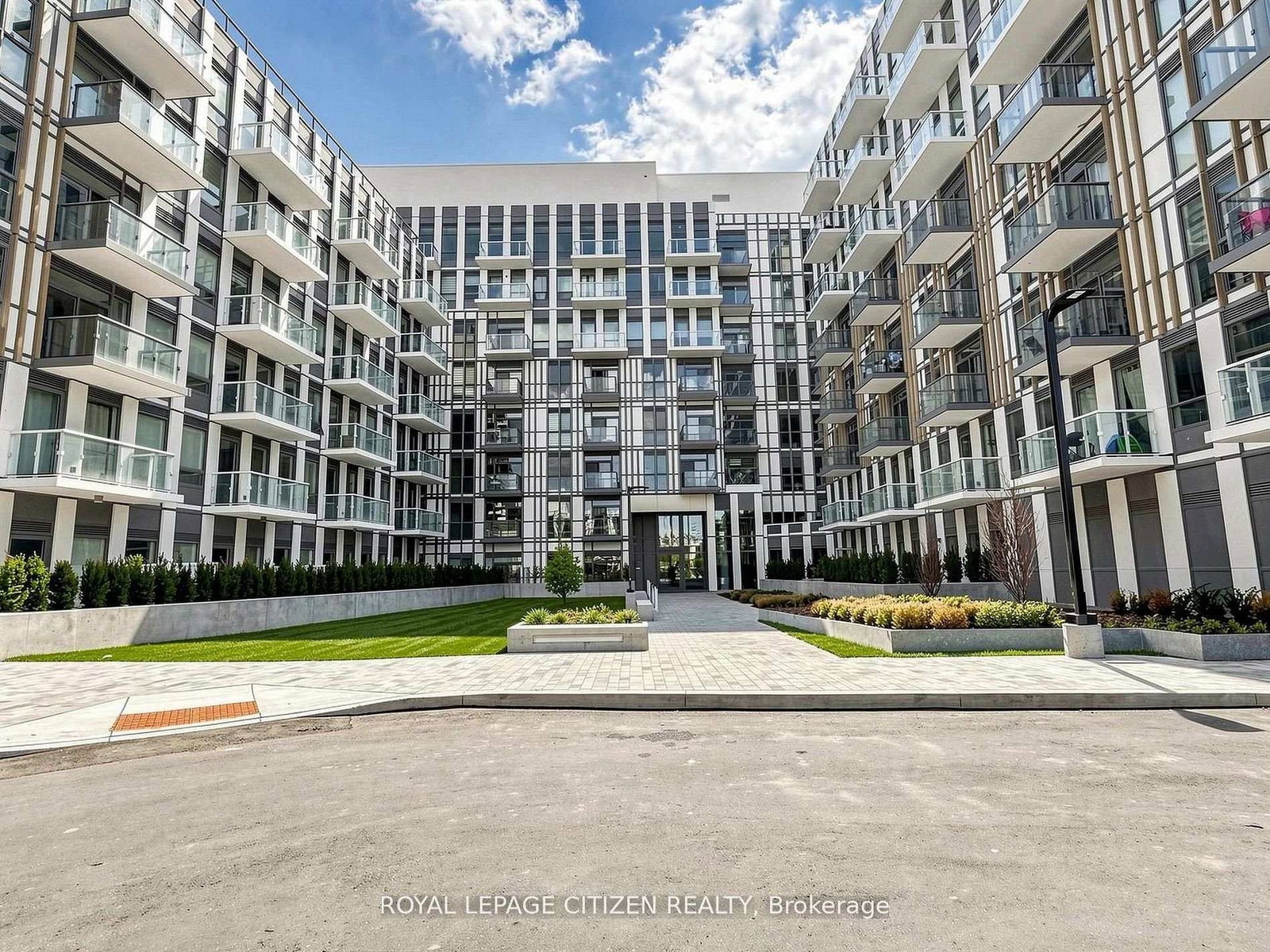 1005 Dundas Oakville,ON L6H 7E8