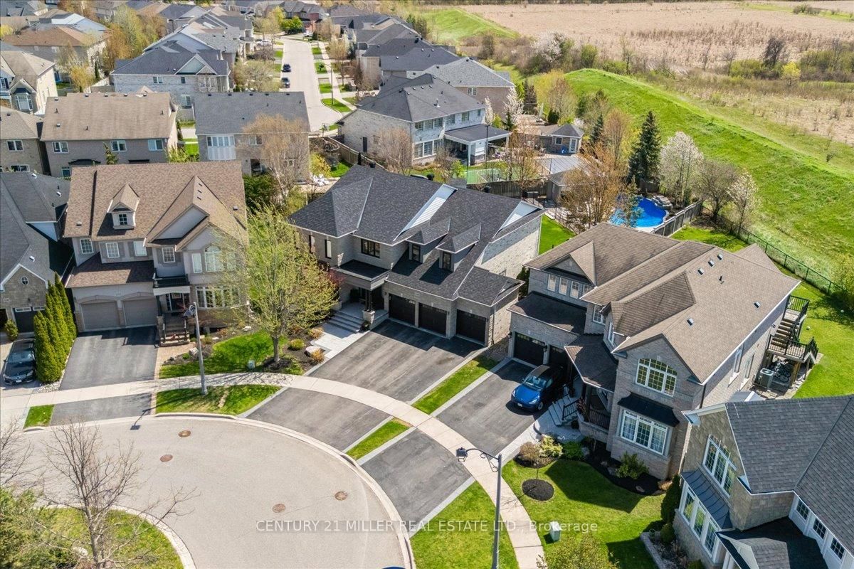 3348 Skipton Lane • Oakville, ON photo 2