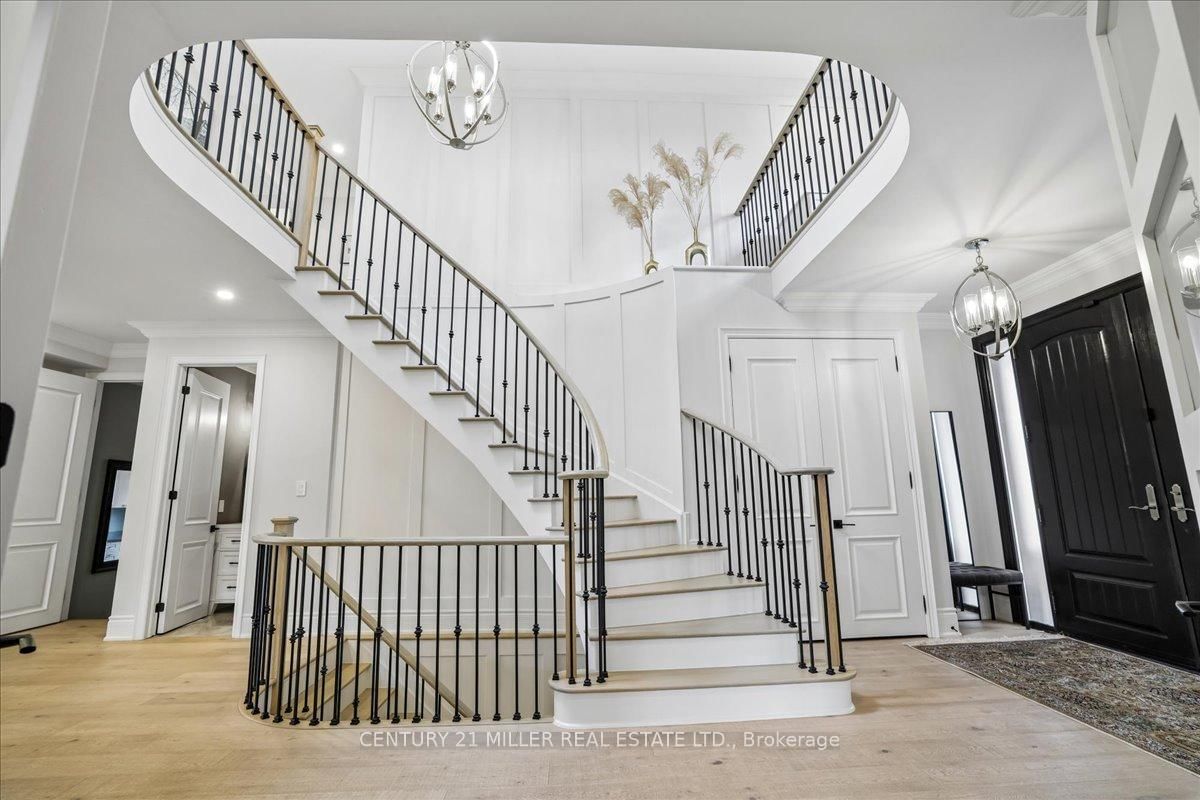 3348 Skipton Lane • Oakville, ON photo 3