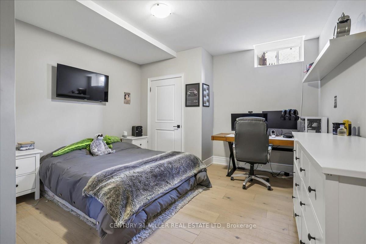 3348 Skipton Lane • Oakville, ON photo 37