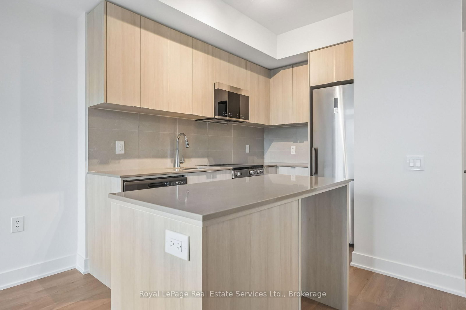 2088 James Street • #711 • Burlington, ON photo 14