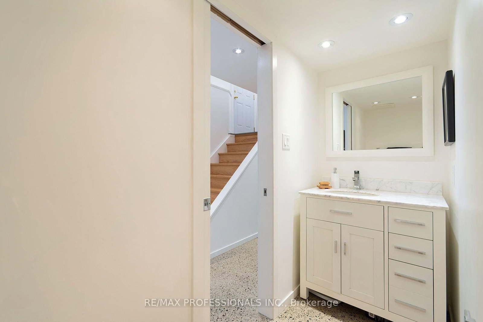 15 Idyllwood Crescent • Toronto, ON photo 21