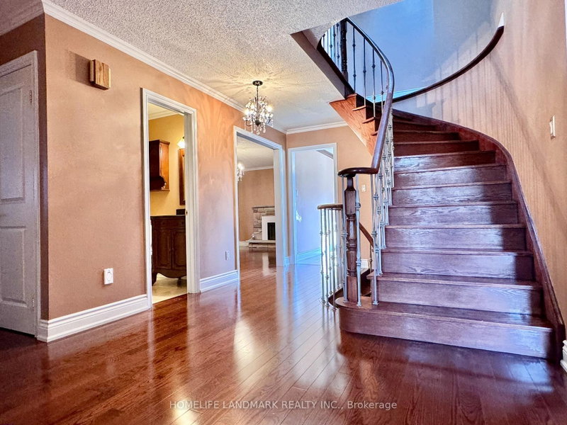 1049 Wetherby Lane E