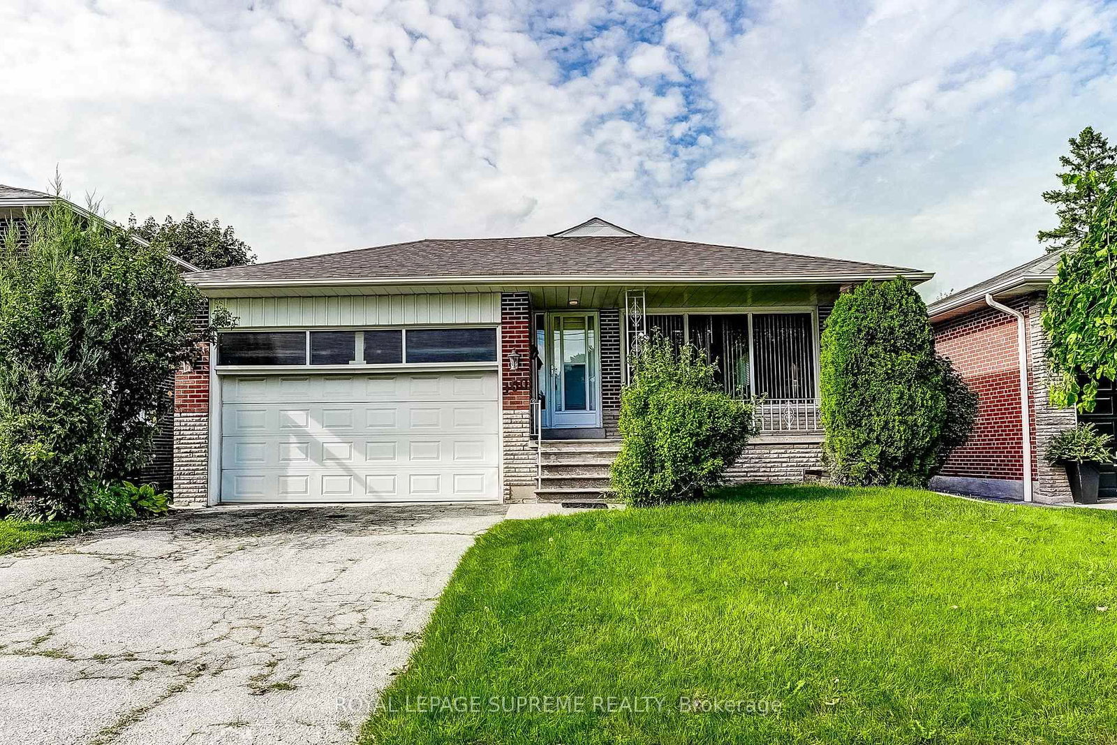100 Summitcrest Drive • Toronto, ON photo 2