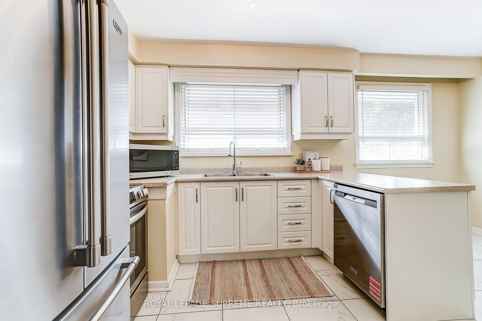 100 Summitcrest Drive • Toronto, ON photo 16