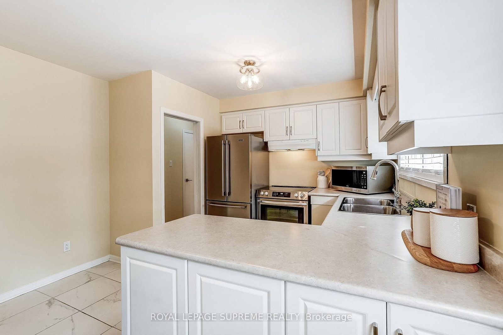 100 Summitcrest Drive • Toronto, ON photo 18