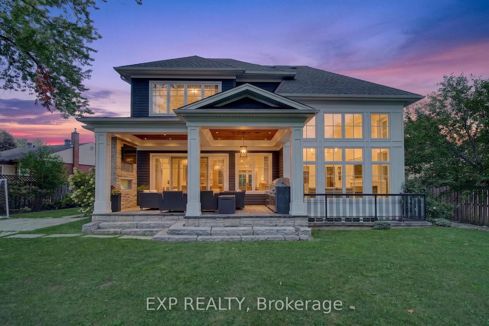 528 Wellington Oakville,ON L6L 4X5 — Photo 2