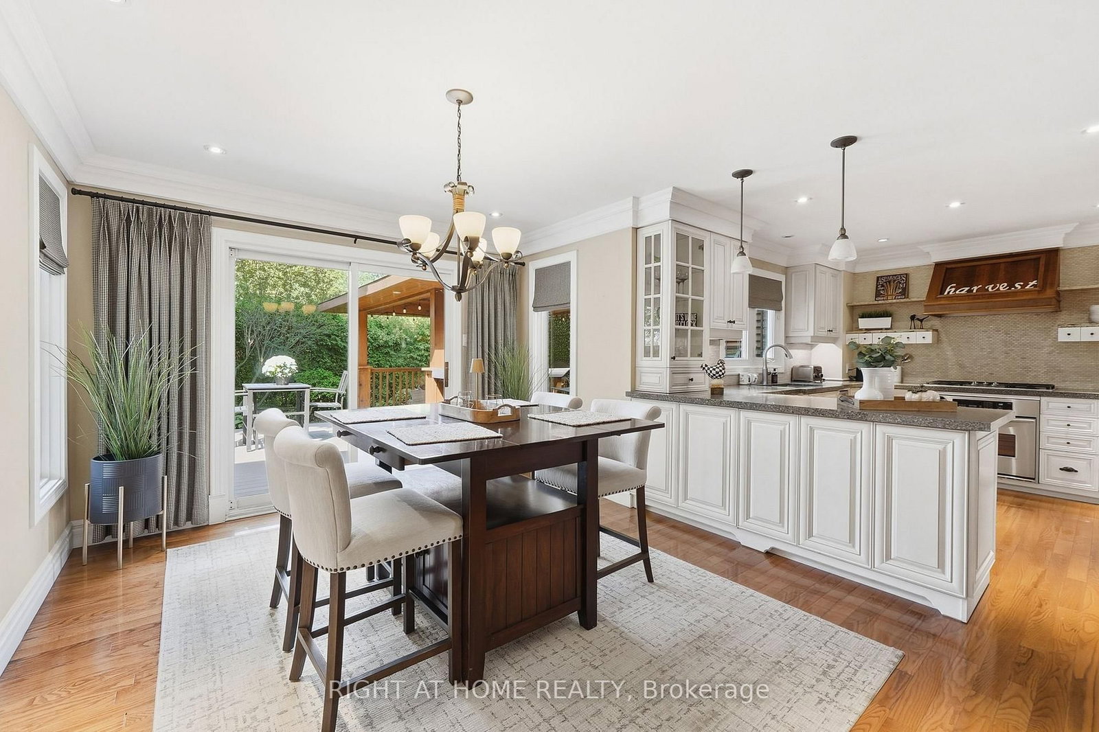 1594 Heritage Way • Oakville, ON photo 14