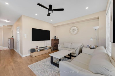 411 Hardwick Common • Oakville, ON photo 9