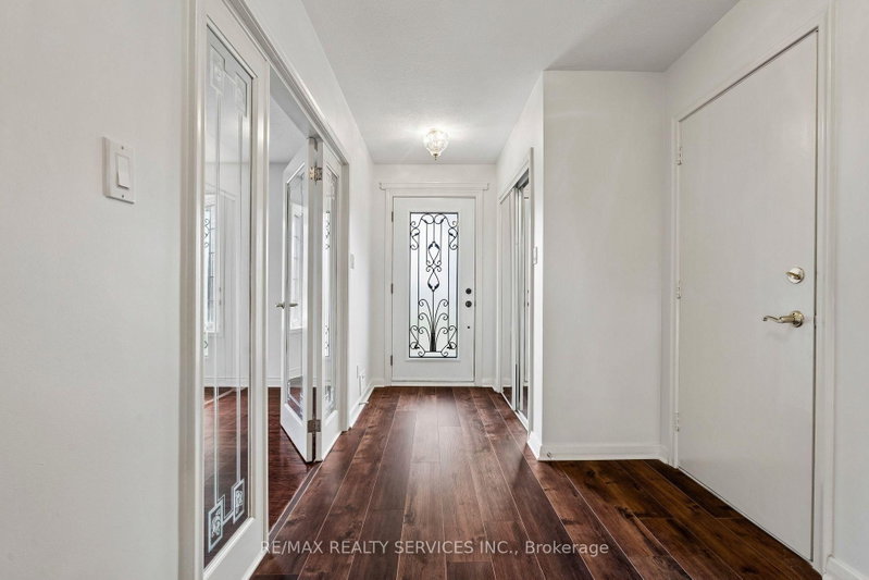16 Malvern Crt photo 4