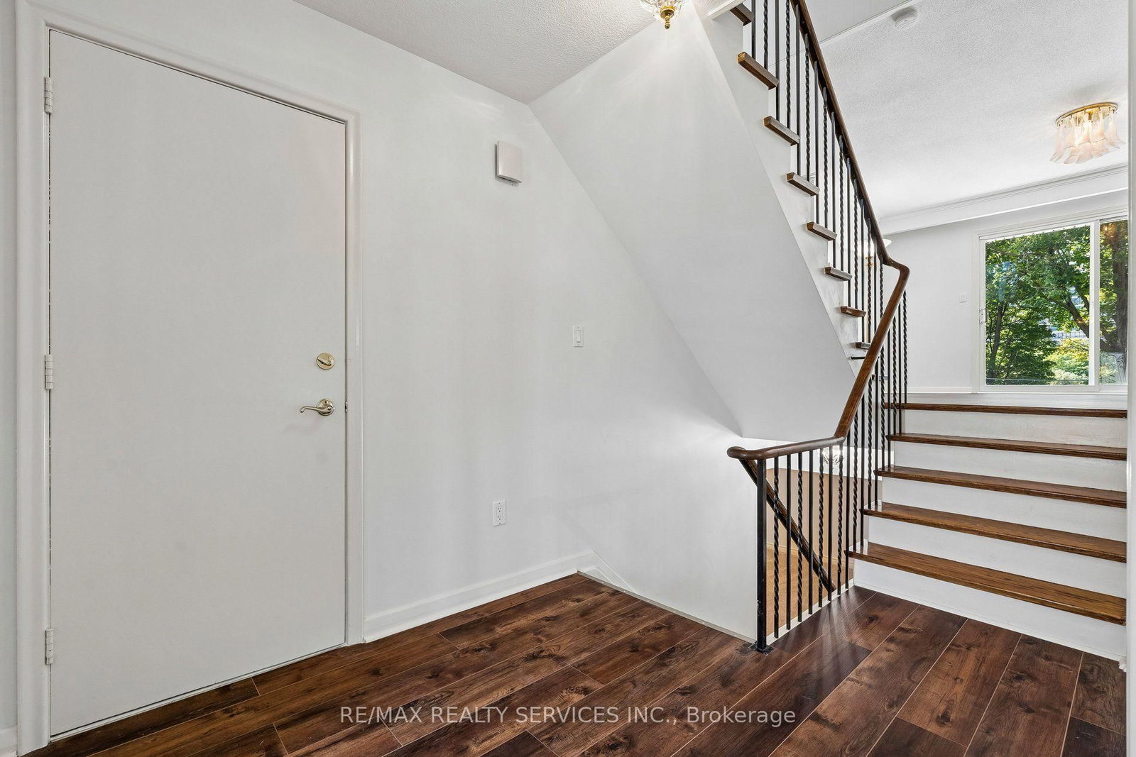 16 Malvern Court • Brampton, ON photo 6