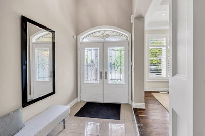 2444 Chateau Common • Oakville, ON photo 3
