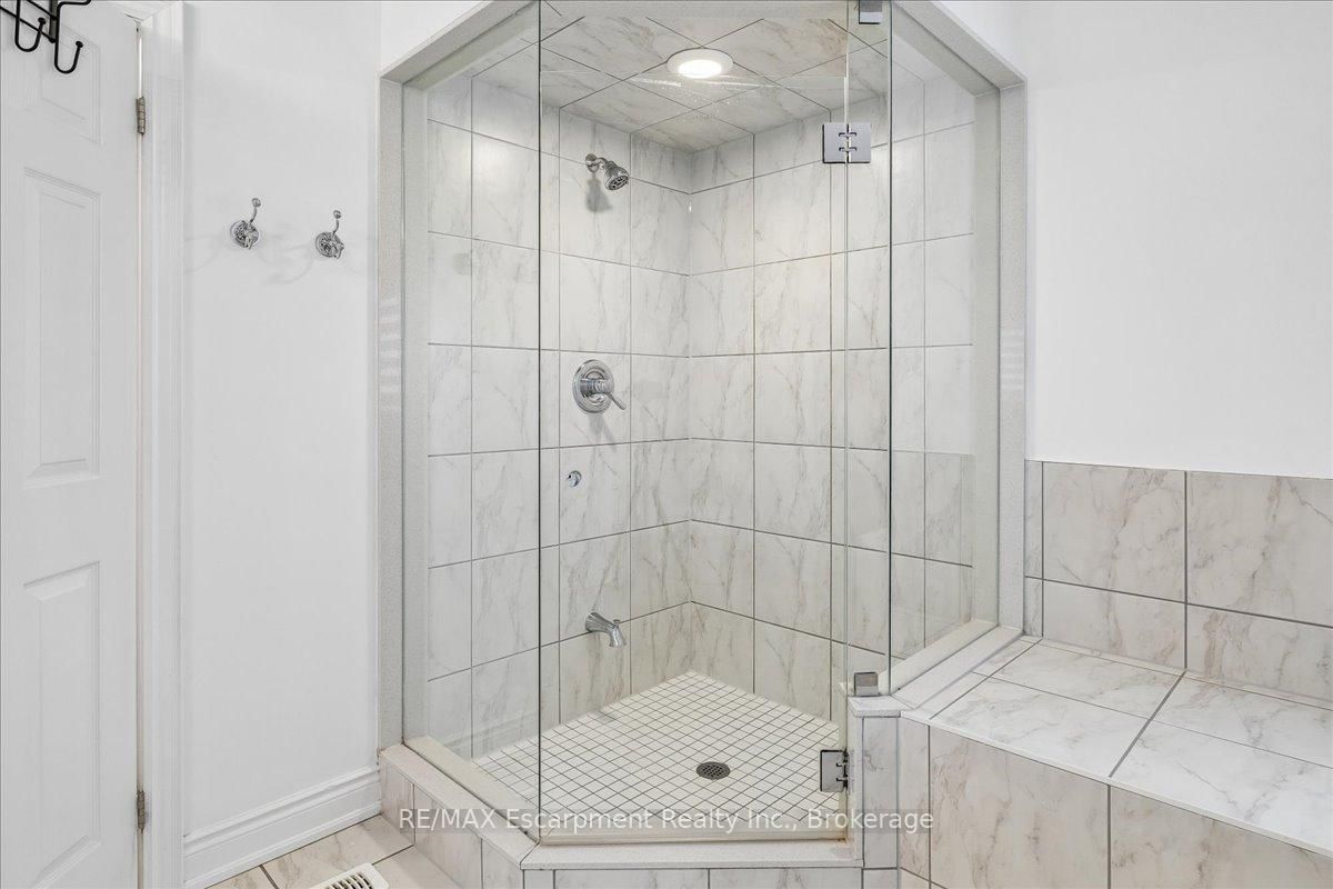 2400 Spring Meadow Way • Oakville, ON photo 31