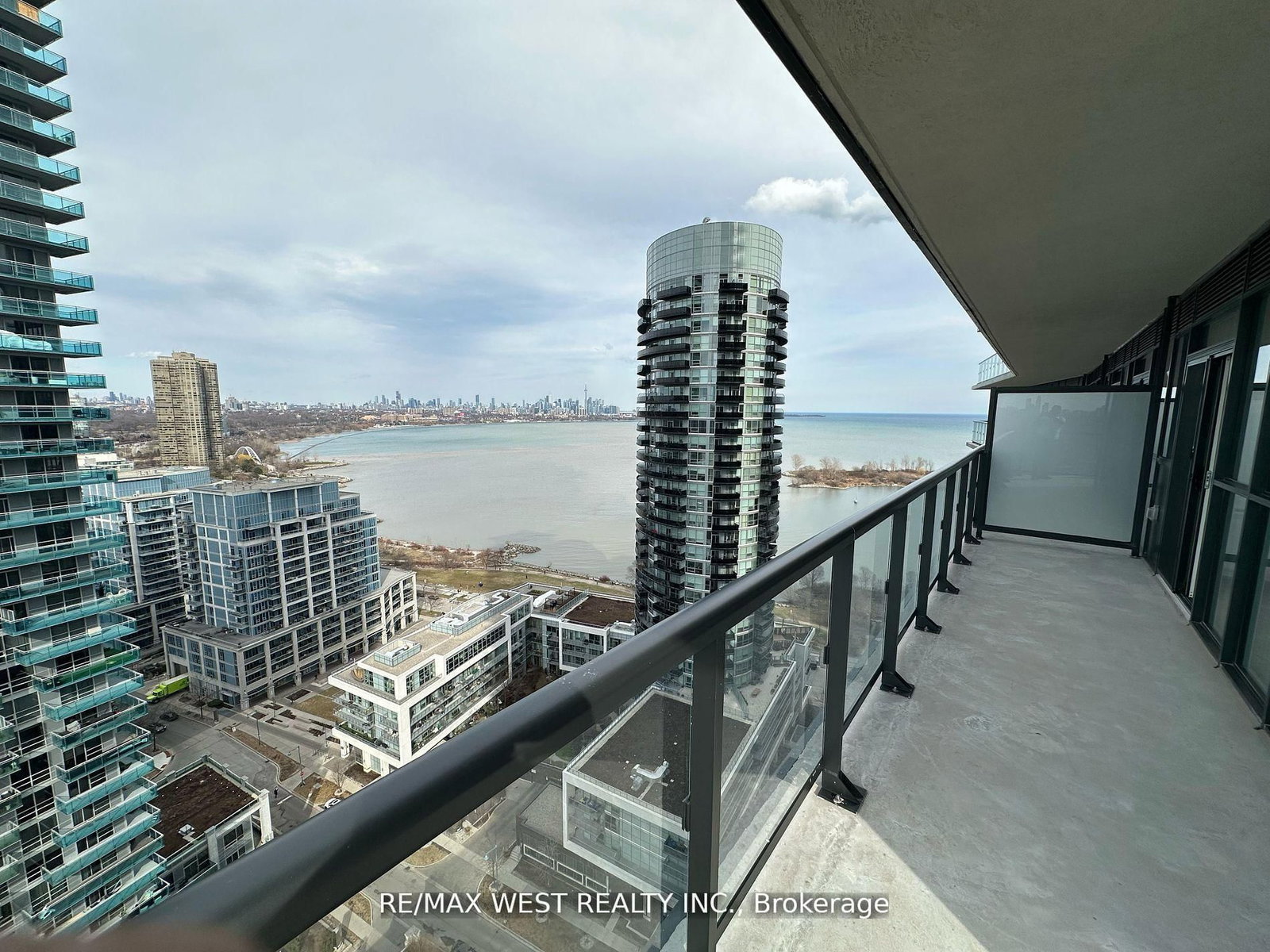 38 Annie Craig Drive • #2511 • Toronto, ON photo 3